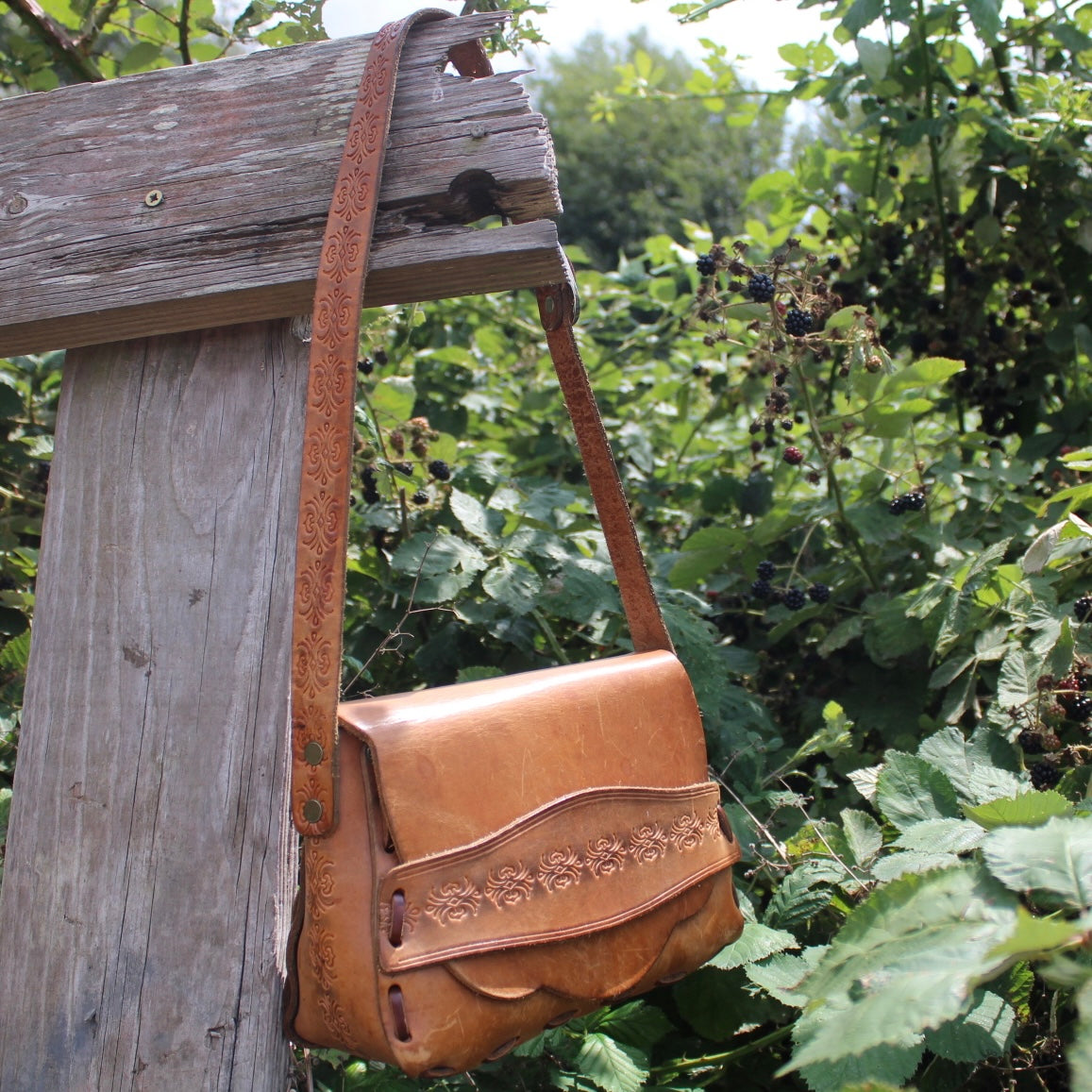 vintage leather shoulder bag