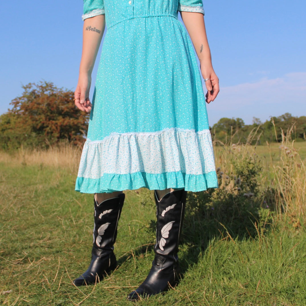 Light prairie dress in blue