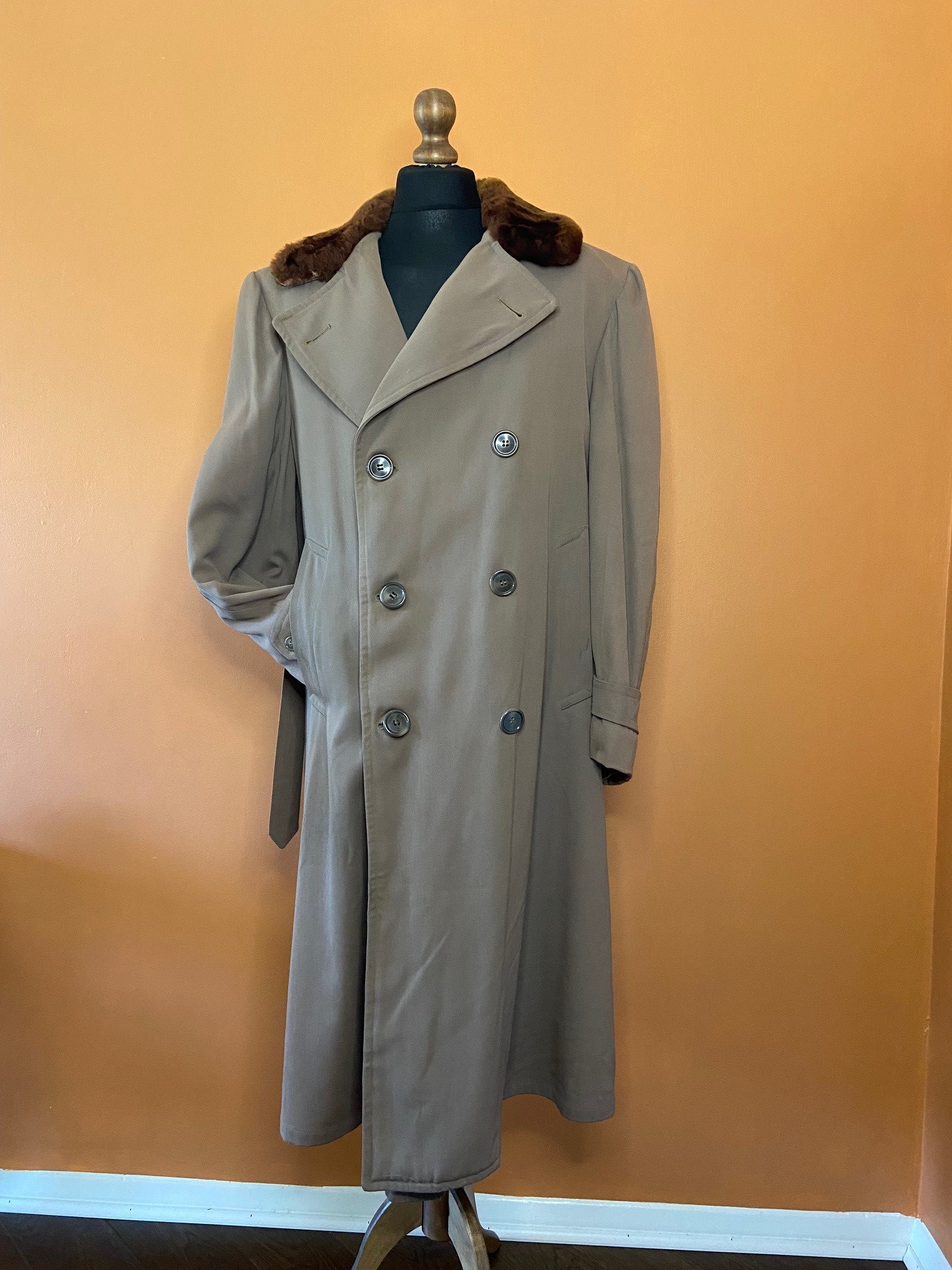 Mens vintage 40s long over coat with fur collar